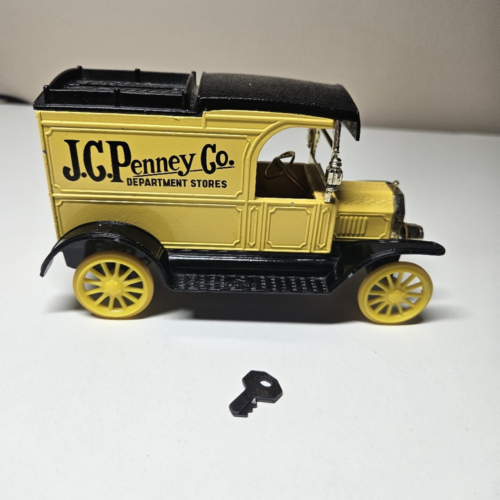 ERTL 1913 Ford Model T Diecast Bank JCPenney Department Stores, With Key.